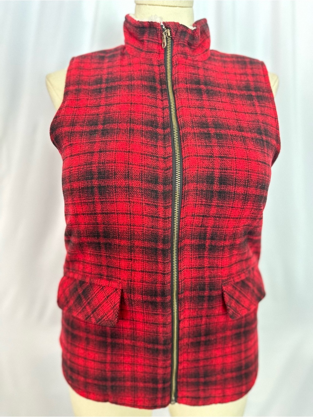Maurices Red Black Buffalo Plaid Sherpa Lined Zip Vest Medium NWT Winter(1363)
